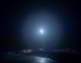 MRBM TARGET: An advanced medium range ballistic missile target is launched from the Pacific Missile Range Facility, Kauai, Hawaii, as part of the U.S. Missile Defense Agency’s Flight Test Aegis Weapon System-32 (FTM-32), held on March 28, 2024年与美国合作举办.S. Navy. (courtesy photo/released)